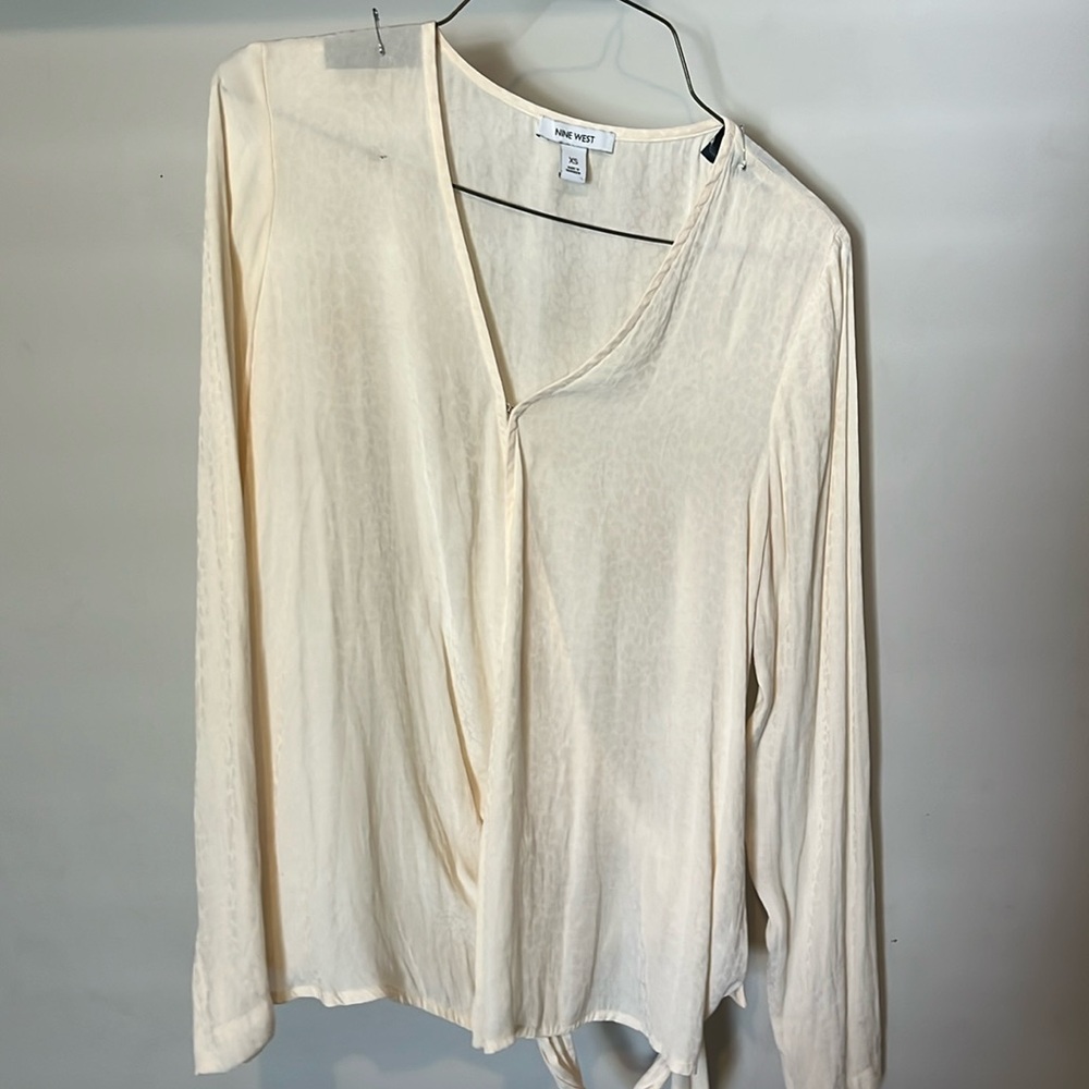 Crème Nine West business top